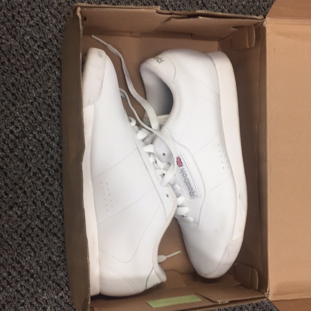 Princess Reebok CLASSIC sneakers SIZE 6.5 (Wide D)